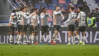 Gary Medel y Bologna sufrieron una dolorosa caída ante Venezia