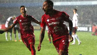 Jorge Henríquez desató la euforia de Ñublense con un golazo para el empate ante Flamengo