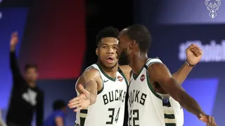 Milwaukee Bucks y Antetokounmpo destrozaron a Orlando Magic y tomaron ventaja en las serie