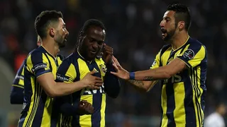 Fenerbahce venció como visita a Erzurum con Mauricio Isla en cancha