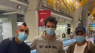 Arturo Vidal y Alexis Sánchez ya están en Chile para sumarse a la selección