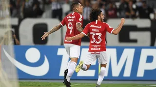 Inter de Porto Alegre superó al Botafogo de Leonardo Valencia con gol de Paolo Guerrero