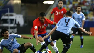 Chile sucumbió ante Uruguay en la pugna en el Maracaná por el liderato del Grupo C