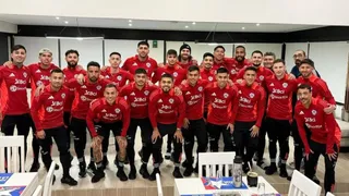 Dos jugadores de Colo Colo y uno de la UC lideran la oncena de Chile vs Argentina