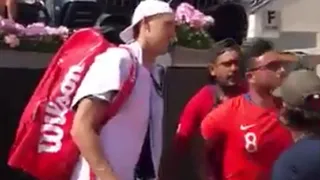 El saludo de Nicolás Jarry a la barra chilena en Suecia