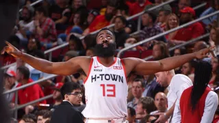 James Harden gastó un millón de dólares en un club de strippers y le dedicaron un homenaje