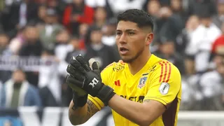 Varios nombres en carpeta: Colo Colo busca al que tome los guantes de Brayan Cortés