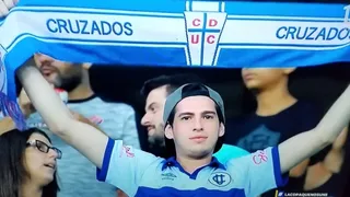 Hincha de Universidad Católica llamó a atención en duelo de Uruguay ante Perú en Copa América