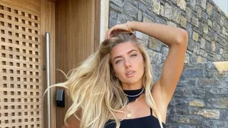 Atleta Alica Schmidt deleitó en redes sociales con particular vestimenta