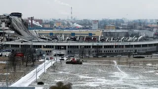 Derrumbe de complejo deportivo en Rusia provocó la muerte de un trabajador