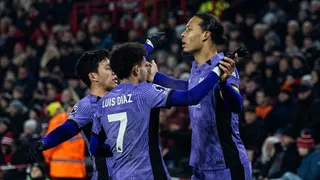 Liverpool batió a Sheffield United y sigue a la caza de Arsenal en la Premier