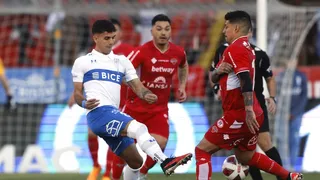 Levantó dos dedos: El provocador gesto de “Pato” Rubio tras anotarle a U. Católica