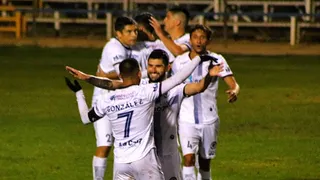 Deportes Santa Cruz venció al líder Puerto Montt y agarró vuelo en la Primera B