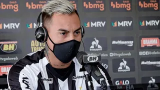 Eduardo Vargas: Es un honor vestir la camiseta de Ronaldinho