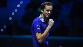 Daniil Medvedev remontó contra Hubert Hurkacz y debutó con el pie derecho en las Finales de la ATP