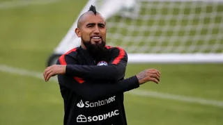 Con ausencia de titulares y una fuerte lluvia: La Roja tuvo su primera práctica pensando en Perú