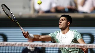 Carlos Alcaraz derribó la resistencia de Taro Daniel y avanzó en Roland Garros
