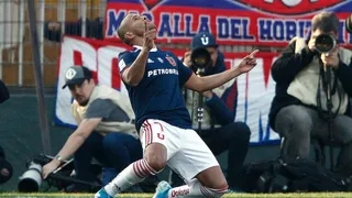 Leandro Benegas abrió la cuenta para la U ante Cobresal con un potente remate en el área