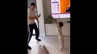 La celebración de “Dibu” Martínez y su hijo porque México cayó en el grupo de Argentina