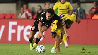 [Videos] El gesto de Edinson Cavani tras la descompensación de Javier Altamirano