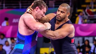 Yasmani Acosta venció al estadounidense Adam Coon y quedó a un triunfo de Tokio 2020