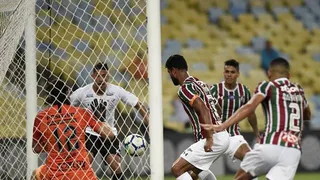 Angelo Araos vio acción en caída de Corinthians ante Fluminense