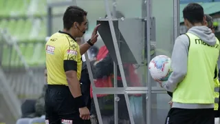 ¿Futbolistas al VAR? Sifup planteó la incorporación de jugadores a las cabinas