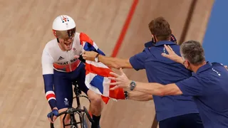 El británico Matthew Walls brilló en el ómnium del ciclismo de pista y se quedó con el oro