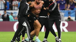 Aficionado invadió la cancha tras el gol de Messi en el duelo de Argentina y Países Bajos