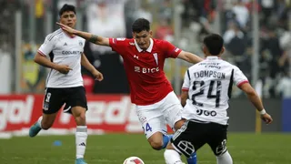 Al estilo lucha libre: La curiosa acción de Jordhy Thompson con Alfonso Parot en el Colo Colo-UC