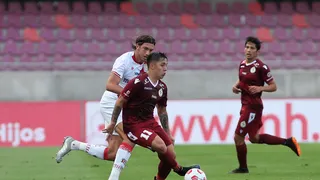 Deportes La Serena derrotó en controversial partido a un disminuido Curicó Unido