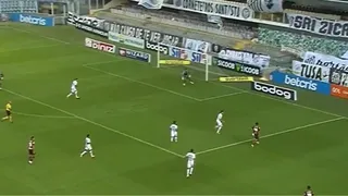 Mauricio Isla dejó en inmejorable posición a Gabriel Barbosa, que desperdició una ocasión increíble