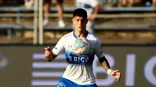 Por poco no viaja: El problema que sufrió Valber Huerta antes de partir con la UC a Brasil