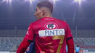 “La Chilean Premier League”: Las reacciones por la “remendada” camiseta 7 de Mathias Pinto