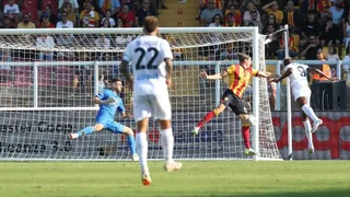 Osimhen ingresó desde el banco y volvió a anotar sin celebrar en goleada de Napoli