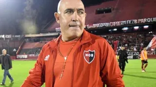 Hincha de Newell’s irrumpió en la conferencia del técnico para pedirle que deje el club