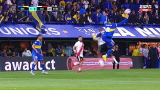 Marcos Rojo se fue expulsado en el final del clásico entre Boca y River por un patadón
