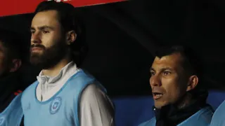 ¿Ya lo viste? El gesto viral de Gary Medel con Ben Brereton durante el himno de Chile