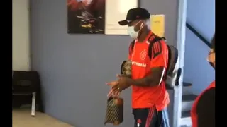 Así fue la llegada de los jugadores de la U al Estadio El Teniente