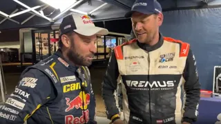 “Chaleco” López se quedó atascado en un río y recibió ayuda de Lukas Lauda