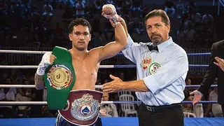 Boxeador brasileño fue retenido en aeropuerto de México y perdió sin pelear su título de campeón