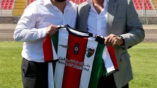 Palestino regaló camisetas al Presidente Boric y a las Ministras de la Mujer y del Deporte