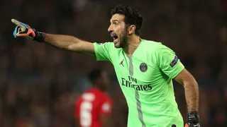 10 destacados futbolistas que siguen activos después de los 40 años