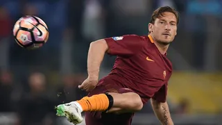 Francesco Totti cumple 45 años y lo celebramos con puros golazos