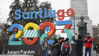 Un bus eléctrico llevará la cuenta regresiva de Santiago 2023 a eventos deportivos