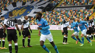 Napoli venció a domicilio a Udinese y se prendió en la parte alta de la Serie A