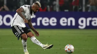 Arturo Vidal encabeza las ausencias que tendrá Colo Colo frente a Ñublense
