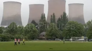 Un partido de fútbol amateur fue interrumpido por la destrucción de cuatro torres eléctricas