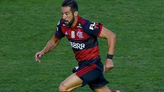 Una buena para la Roja: Mauricio Isla ingresó en la goleada de Flamengo ante I. del Valle en la Libertadores
