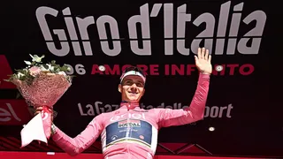Remco Evenepoel tomó el liderato en la primera etapa del Giro de Italia